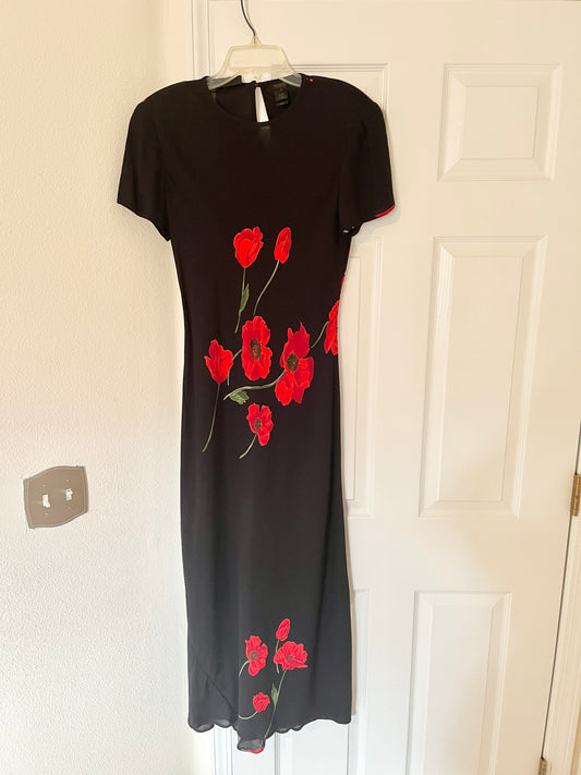 90s Vintage Liz Claiborne Black Slip Dress w/ Red Flowers  Size 10 Petite (Dress Fits More Like an 8) (Measurements Below)  Gorgeous Dress for Summer Parties, Vacations  I'm 5'5 and this dress ends right at my ankles, which allows the opportunity to wear flat sandals with this dress.  Shoulder Pads  Measurements: (I'm 5'5, 32C)  Armpit to Armpit: 38"  Shoulder to Shoulder: 18"  Waist: 35"  Hips: 36"  Length: 55"